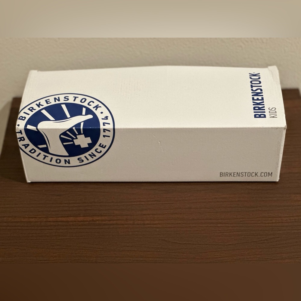 Brand new in box kids Birkenstock Arizona sandals size 13c